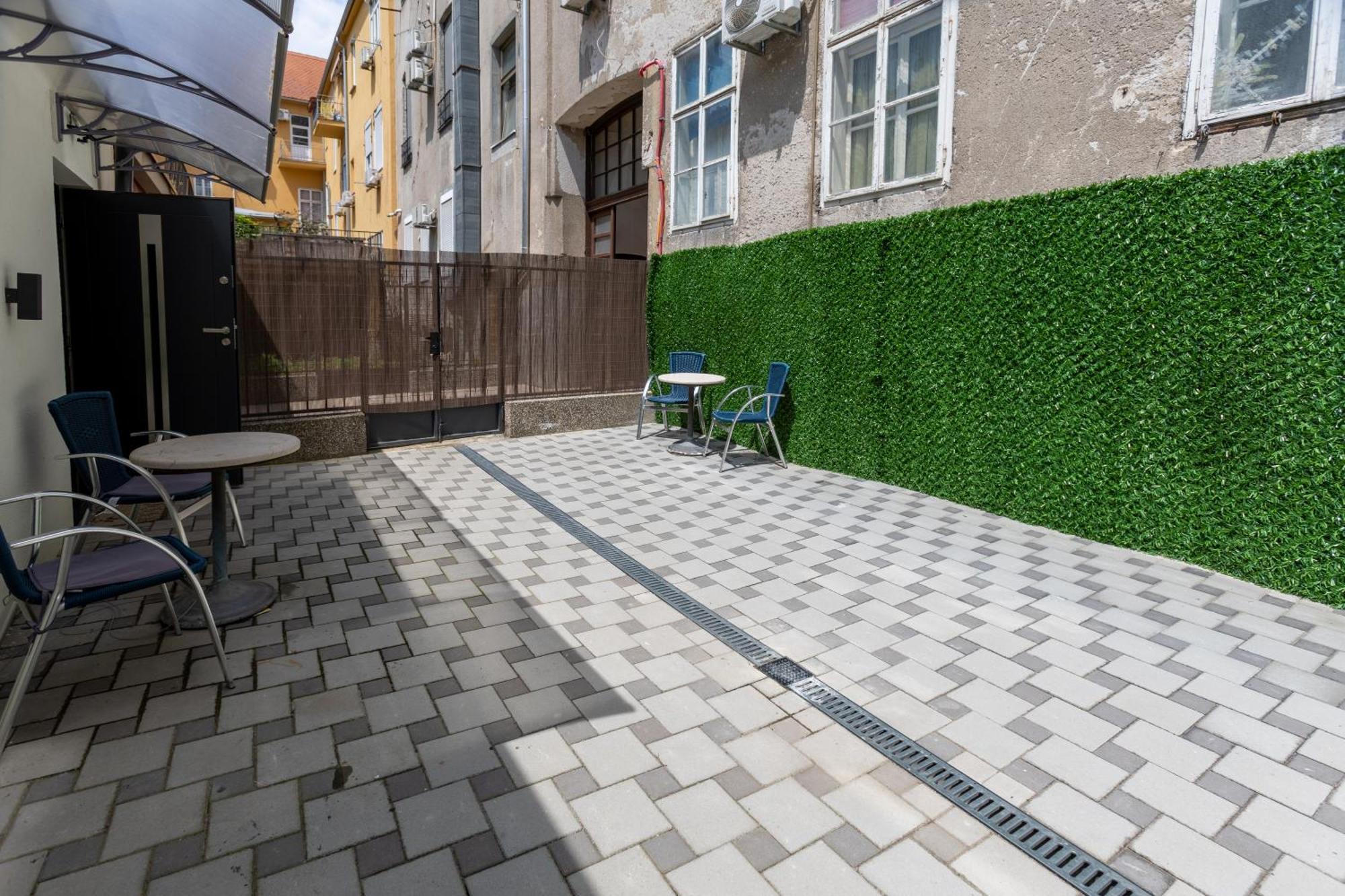 Inn The Center Zagreb Studio Apartment Luaran gambar